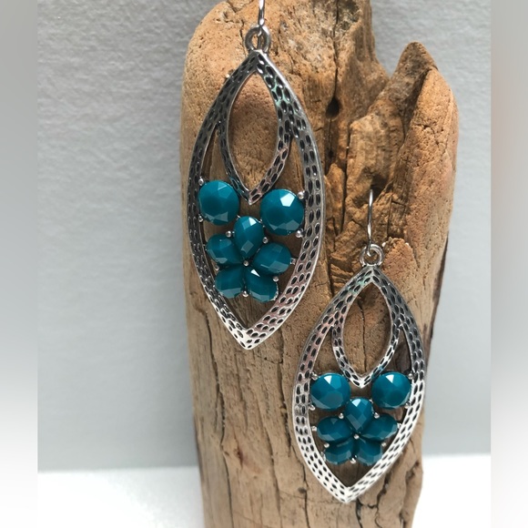 NWT Silver Teal Tooled Dangling Earrings - Picture 1 of 3